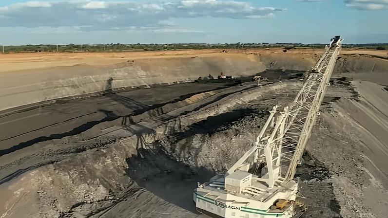 Trabalhador desaparecido pode estar 1 km abaixo após desabamento na mina de QLD