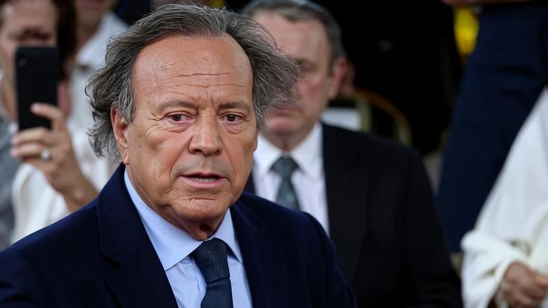 Julio Iglesias smiling