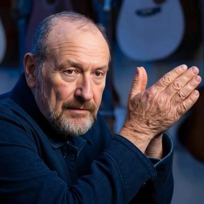 Colin Hay desaprova uso de Down Under em marchas March for Australia