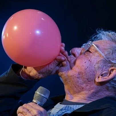 Ian McKellen, Graham Norton e Alan Cumming participam do Out in the Hills