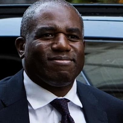 Redução de julgamentos por júri pode reduzir backlog judicial em uma década, diz Lammy