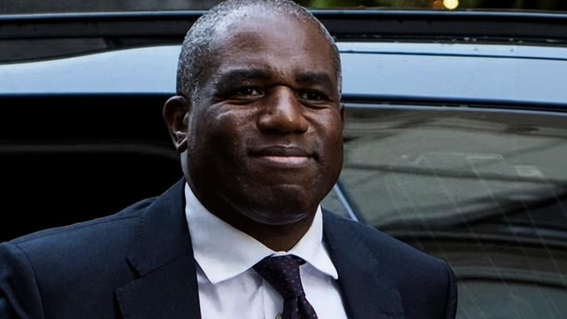 Redução de julgamentos por júri pode reduzir backlog judicial em uma década, diz Lammy