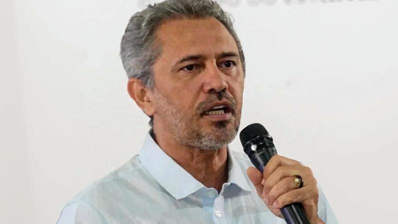 Disputa política entre Elmano de Freitas e Ciro Gomes deve dar o tom da eleição do Ceará em 2026.