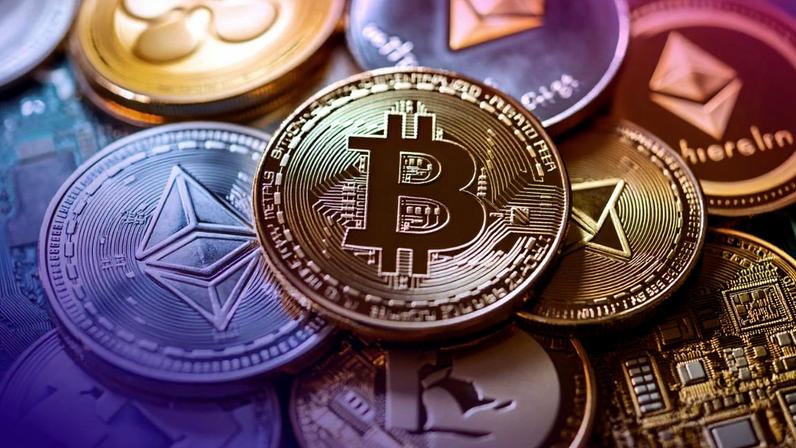 Investidores em ETFs recuam de Bitcoin e Ether, fundos de altcoins divergem