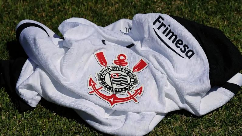 Corinthians anunciou a renovação (Foto: Divulgação)