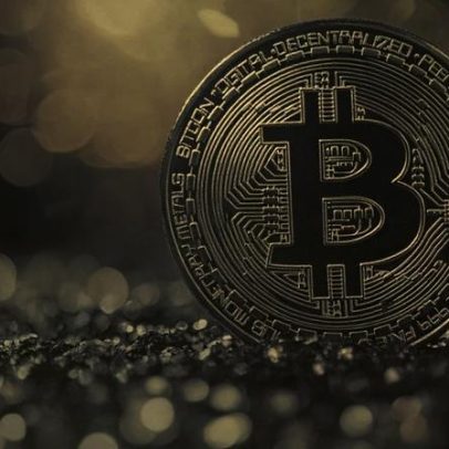 CIO desmente temores sobre Bitcoin 401k e diz ser menos volátil que Nvidia