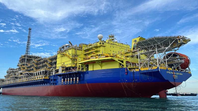 Contratos futuros de petróleo encerram em alta após falas de Trump em Davos.