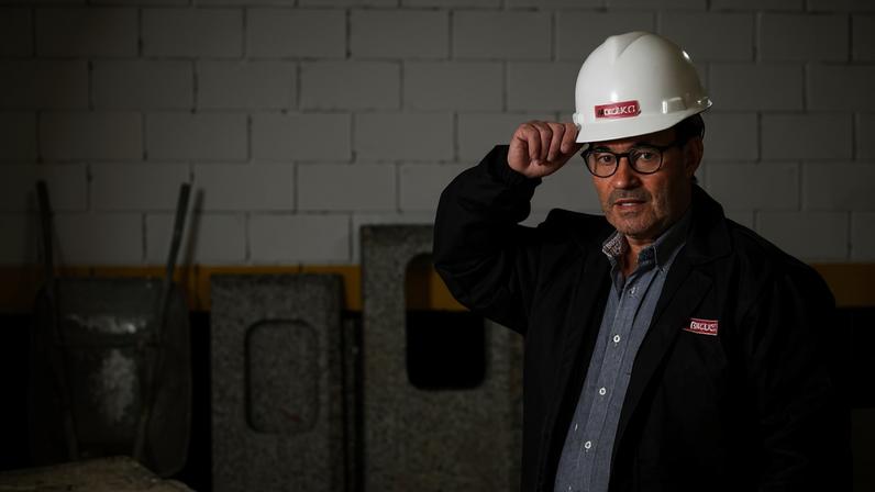 O aposentado Deusdédit Rodrigues da Costa, 70, que trabalha como fiscal de obra na construtura MBigucci