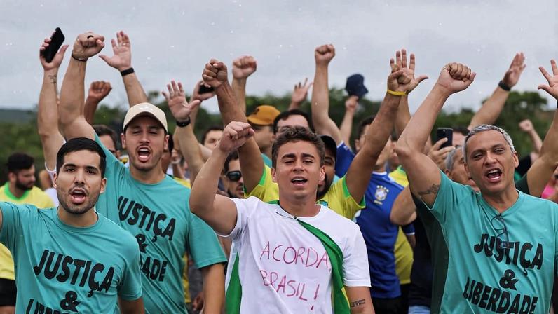 Deputado Lindbergh Farias solicita à PRF ação contra caminhada de Nikolas na BR-040.