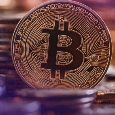 70% das instituições veem Bitcoin subvalorizado, apesar de queda de 30%