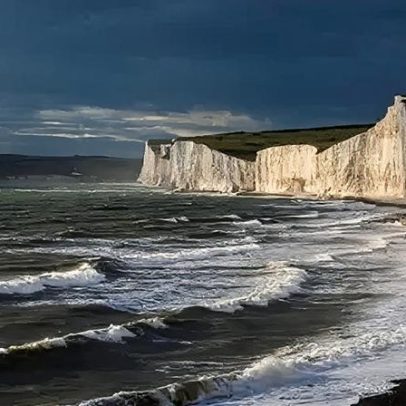 Alerta de segurança em Birling Gap diante da Tempestade Goretti