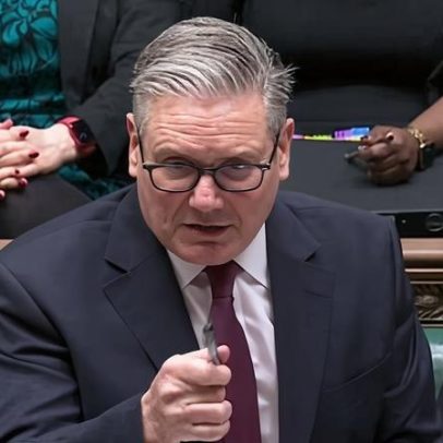 Starmer muda tática após abordagem suave não convencer Trump
