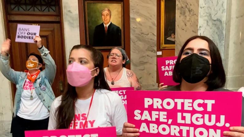 Mulher americana é acusada de homicídio fetal após aborto induzido