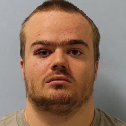 Homem que lançou garoto do Tate Modern é condenado por agressões a enfermeiras