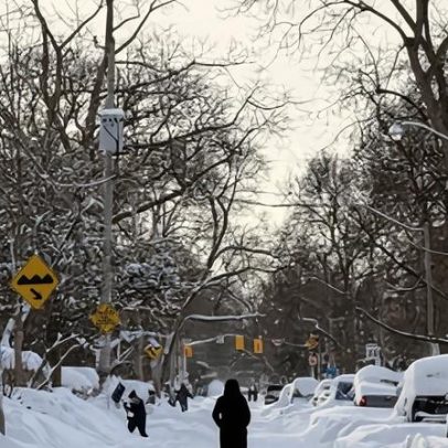 Toronto se recupera após a maior nevasca da história da cidade