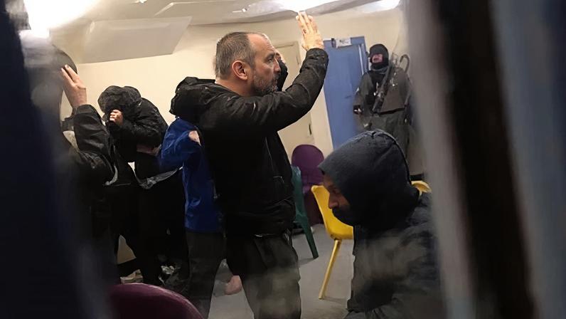 Mais de 100 solicitantes de asilo promovem protestos em centros de detenção