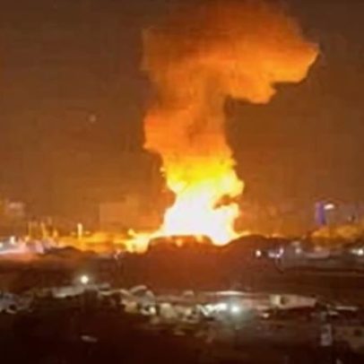 Aviões passam baixo sobre Caracas durante explosões na capital venezuelana