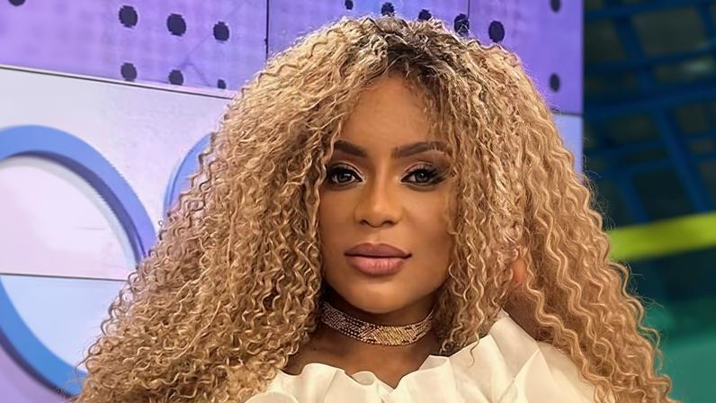 Luciana Gimenez evitando contato e 'Superpop' com nova identidade: vêm à tona os bastidores da ida de Cariúcha para RedeTV!