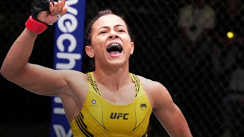 Natália Silva comemora a vitória no UFC Vegas 73. (Foto por Chris Unger/Zuffa LLC)