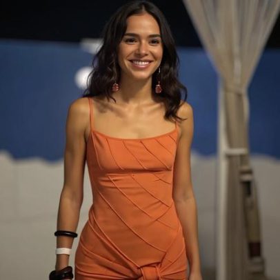 Bruna Marquezine e Mendes teriam terminado? Vestido salmão na Bahia vira verão