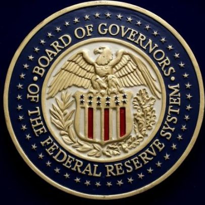FED diz que Trump usa acusação criminal como pressão para reduzir juros
