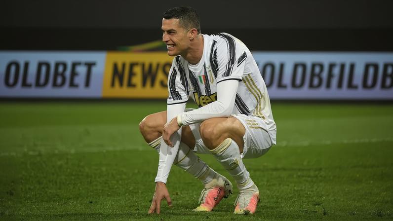 Cristiano Ronaldo sorri no jogo da Juventus — Foto: REUTERS/Alberto Lingria