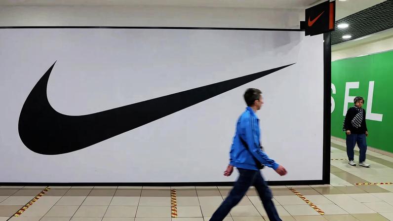 Loja fechada da Nike em shopping de São Petersburgo, na Rússia, em imagem de 25 de maio de 2022. — Foto: Anton Vaganov/Reuters
