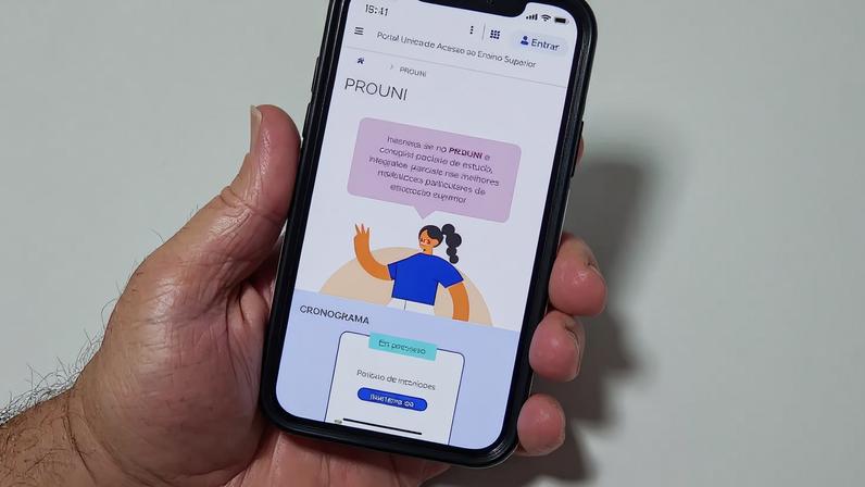 Brasília - 27/06/2023 - O Programa Universidade Para Todos (Prouni) oferta bolsas de estudo, integrais e parciais (50% do valor da mensalidade do curso), em cursos de graduação e sequenciais de formação específica, em instituições de educação superior privadas. As inscrições podem ser feitas pelo celular ou pelo computador. Foto: Rafa Neddermeyer/Agência Brasil