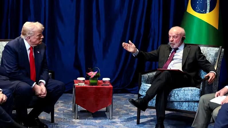 Os presidentes dos Estados Unidos, Donald Trump, e do Brasil, Luiz Inácio Lula da Silva (PT) — Foto: Evelyn Hockstein/Reuters