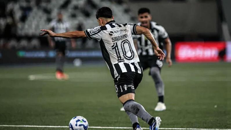 Savarino em ação pelo Botafogo (Foto: Thiego Mattos/Pera Photo Press/Gazeta Press)