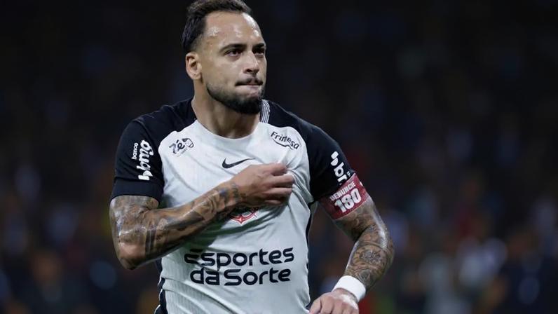 Torcedores do Corinthians mandam recado a Maycon após acerto com o Atlético-MG