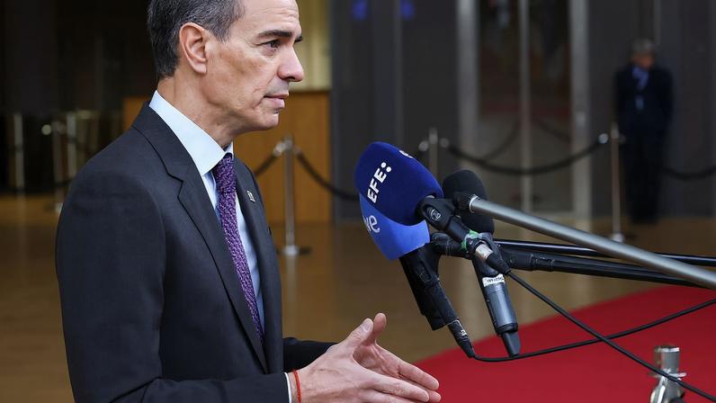 Primeiro-ministro da Espanha, Pedro Sánchez, em Bruxelas 18/12/2025 REUTERS/Yves Herman