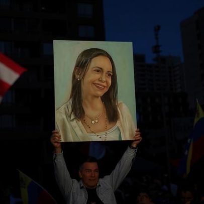 Corina critica Delcy e promete retornar à Venezuela após rejeição de Trump
