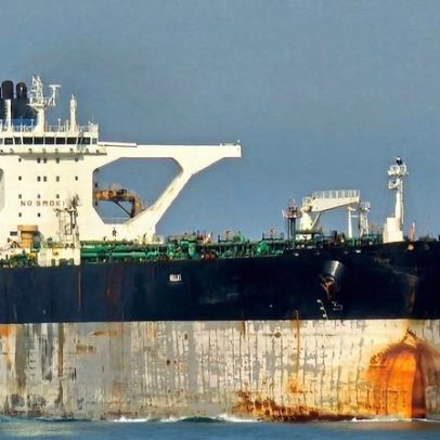 EUA apreendem dois navios que transportariam petróleo venezuelano
