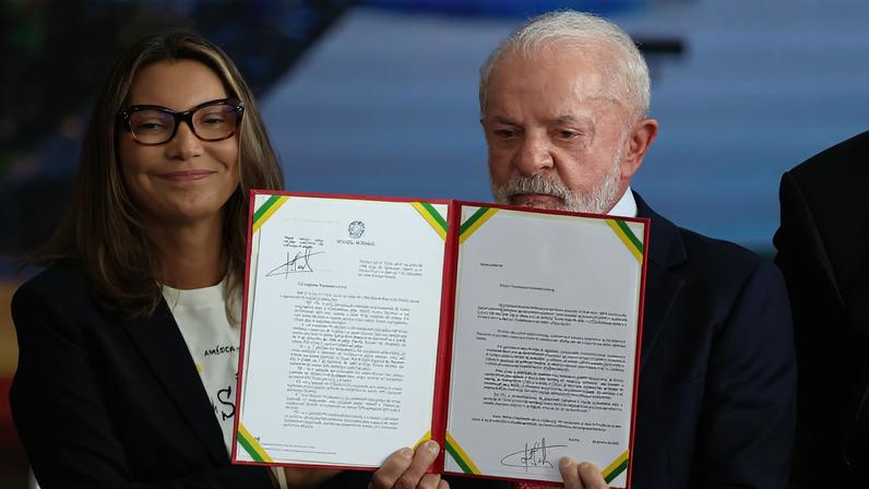 Lula veta integralmente projeto de dosimetria que beneficiaria Bolsonaro