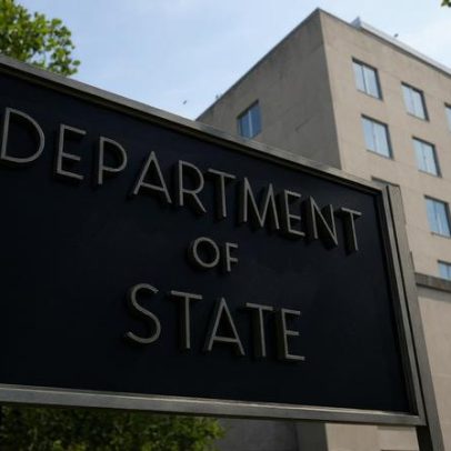 Governo Trump revoga mais de 100 mil vistos, diz Departamento de Estado