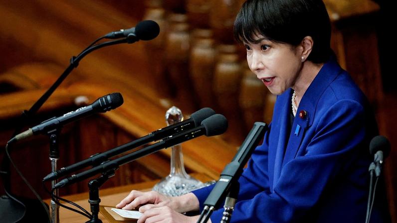 Primeira-ministra do Japão, Sanae Takaichi, discursa ao Parlamento do país em Tóquio 04/10/2025 REUTERS/Kim Kyung-Hoon