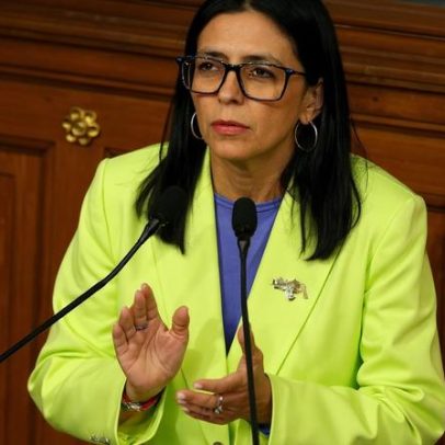 Presidente interina da Venezuela pede fim de ordens de Washington