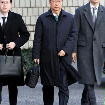 Ex-líder sul-coreano é condenado a 23 anos por lei marcial