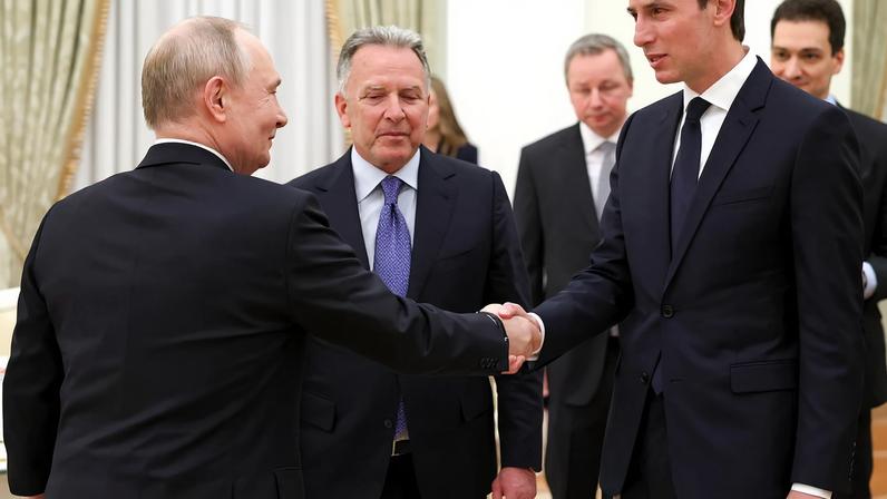 Vladimir Putin, presidente da Rússia, participa de reunião com o enviado especial dos EUA, Steve Witkoff, e o genro de Donald Trump, Jared Kushner, no Kremlin, em Moscou, Rússia, 22 de janeiro de 2026.