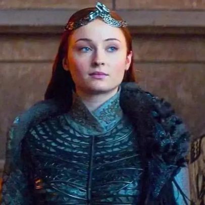 Sophie Turner compara segredos de Tomb Raider aos de Game of Thrones