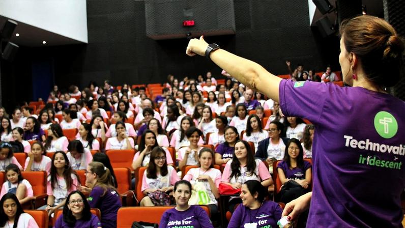 As mentorias da *TechSchool* têm como objetivo apoiar os times de meninas durante o desenvolvimento de seus projetos – Foto: Denise Casatti