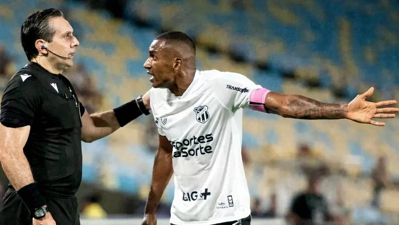 Marllon na partida entre Ceará e Fluminense (Foto: Thiago Ribeiro/Agif/Gazeta Press)