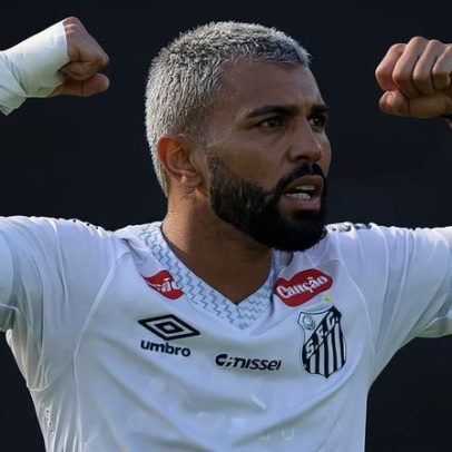 Gabigol celebra gol no retorno ao Santos e revela dedicatória