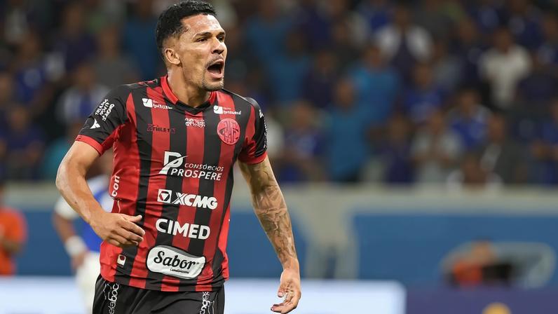 Gabriel Tota fez lindo gol contra o Cruzeiro (Foto: Gilson Lobo/AGIF/GazetaPress)