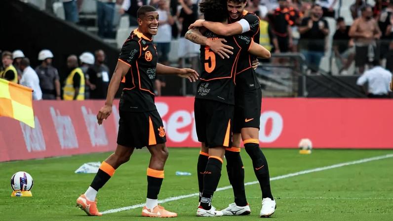 João Vitor Jacaré comemorando o gol do Corinthians (Foto: Peter Leone/O Fotografico/Gazeta Press)