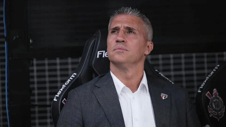 Crespo falou sobre futuro de Alisson no mercado da bola (Foto: Ettore Chiereguini/AGIF/ Gazeta Press)
