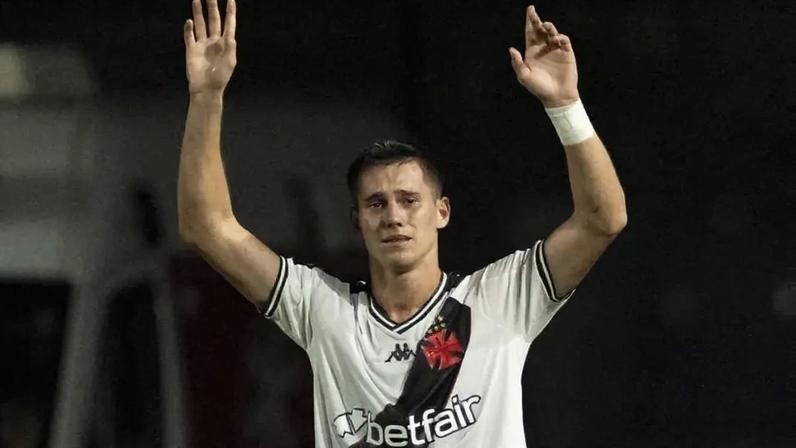 Estrella comemora seu primeiro gol como profissional na partida entre Vasco e São Paulo (Foto: Jorge Rodrigues/Agif/Gazeta Press)