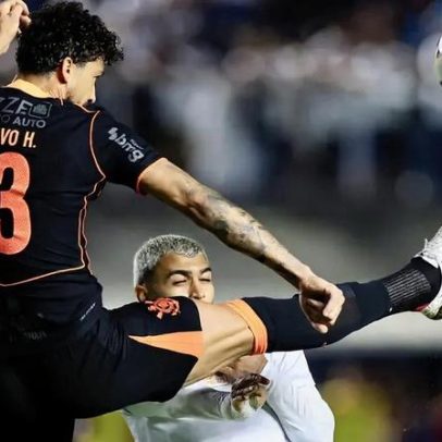 Gustavo Henrique, do Corinthians, posta foto do pé roxo