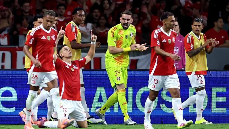 Rafael Borré, atacante do Internacional comemora gol (FOTO: EDU ANDRADE/Fatopress)